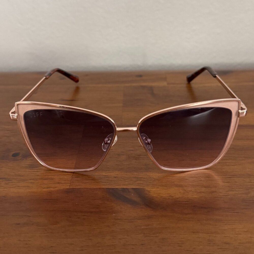 DIFF - Grace Sunglasses in Champagne and Lavender Rose Gradient Lenses - Picture 3 of 9